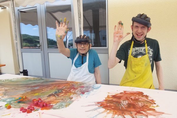 Bild Kreative Abkühlung im Kunstworkshop – Malen mit Eiswürfeln